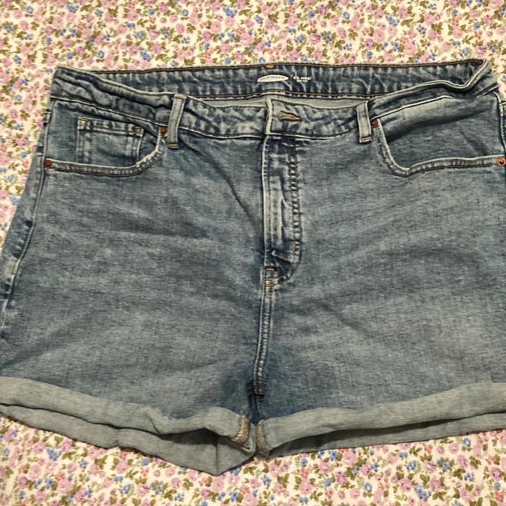 Old navy denim shorts. Size 18.